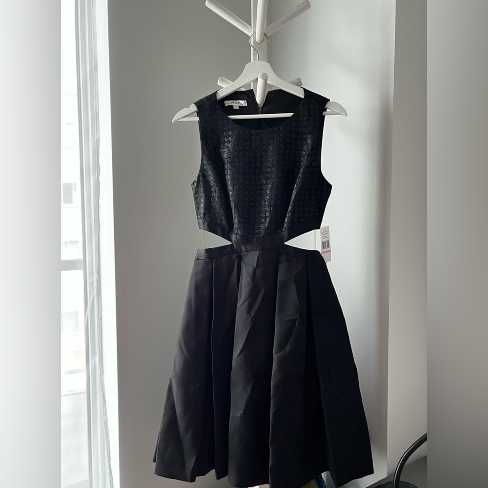 Dress with flattering cut outs